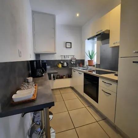 아파트 Agreable T2 Proche Centre *